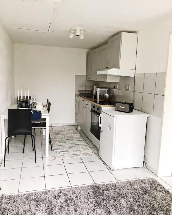 Charmante Gartenwohnung Mit Privatem Grossen Garten Cologne Extérieur photo
